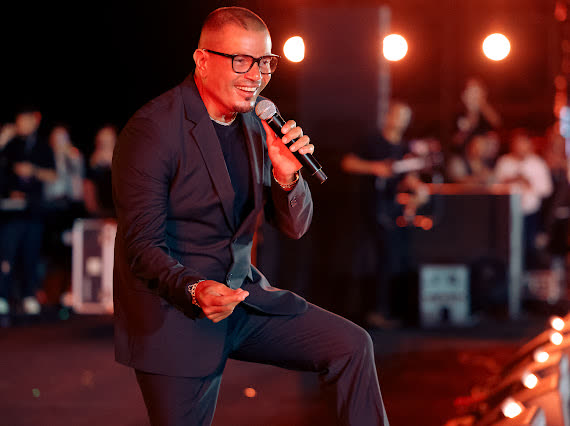 Amr Diab on stage